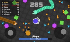 Snakes vs. Tanks  gameplay screenshot